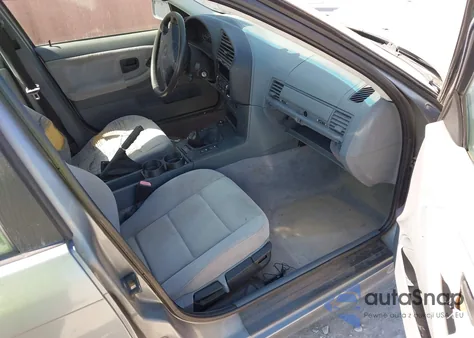 1994 BMW 318 I из США, поврежденный, VIN WBACA5324RFG10398